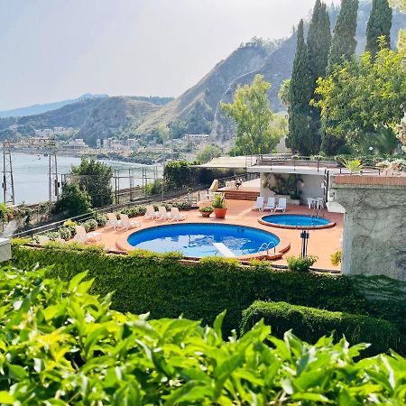 Apartament On The Sea And With Swimming Pool Таорміна Екстер'єр фото